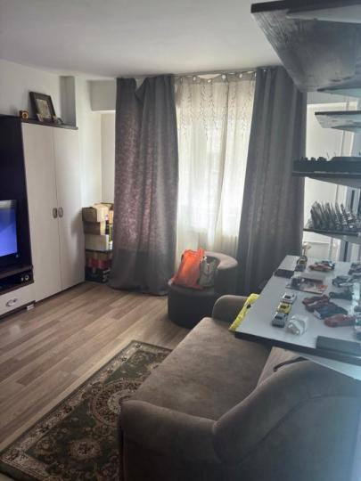 Apartament 2 camere - semidecomandat - zona Panduri