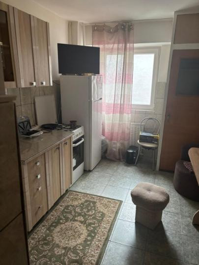 Apartament 2 camere - semidecomandat - zona Panduri