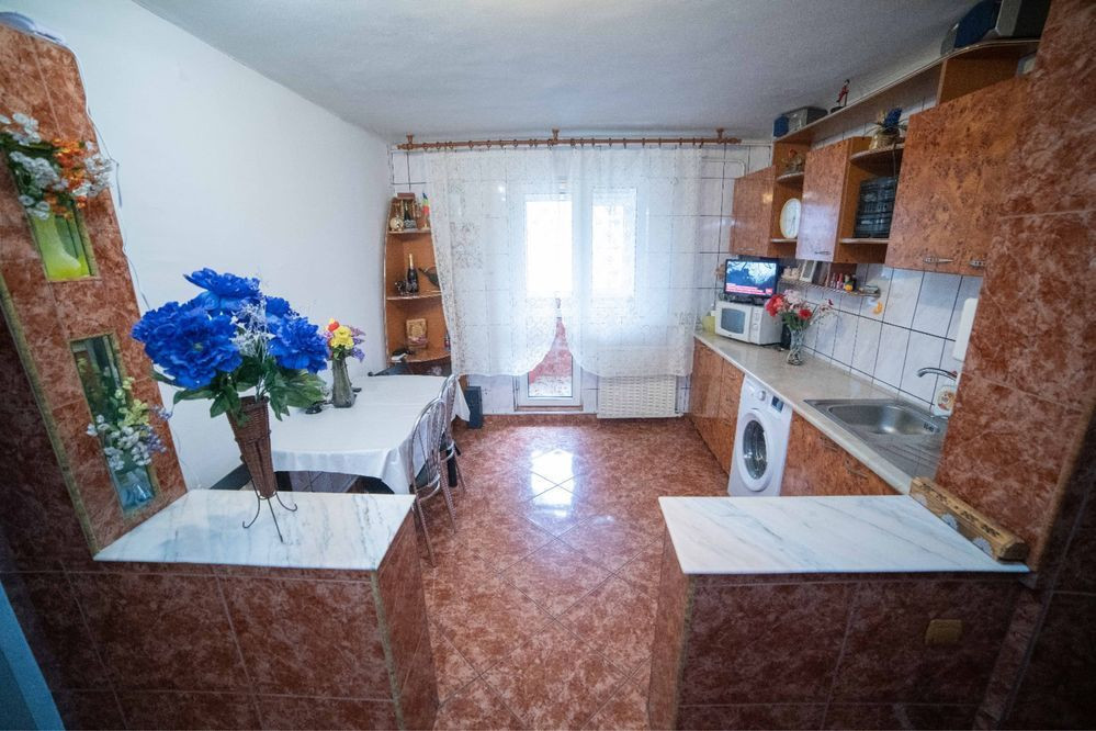 APARTAMENT 2 CAMERE - DECOMANDAT - PIATA DELFINULUI