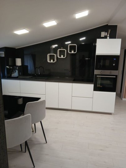 Apartament 3 camere Metrou Aparatorii Patriei
