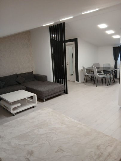 Apartament 3 camere Metrou Aparatorii Patriei