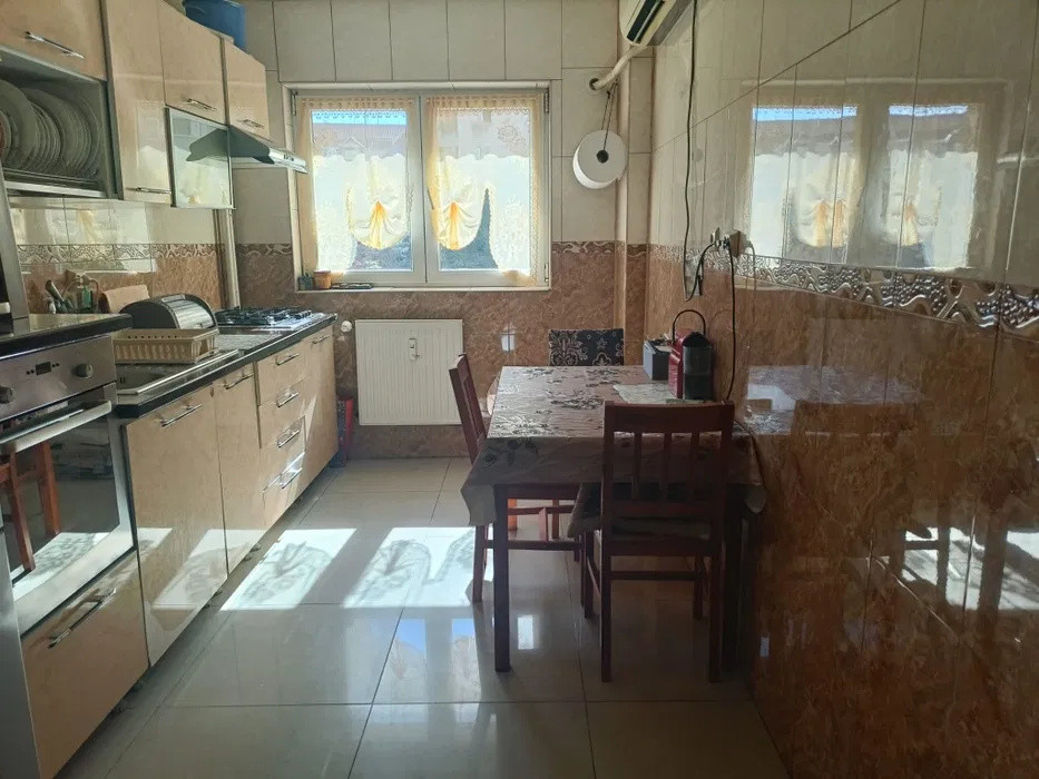 Apartament 3 camere-semidecomandat-zona Mihai Bravu