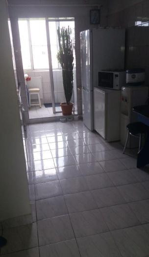 Apartament -3 camere -decomandat-Zona Rahova