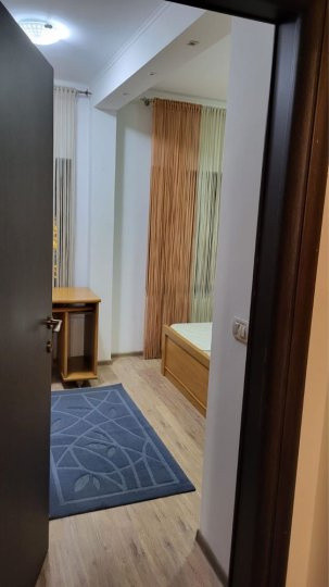 Apartament -3 camere -semidecomandat-Zona Sebastian