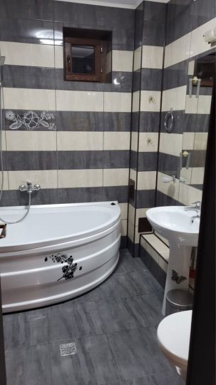 Apartament -3 camere -semidecomandat-Zona Sebastian