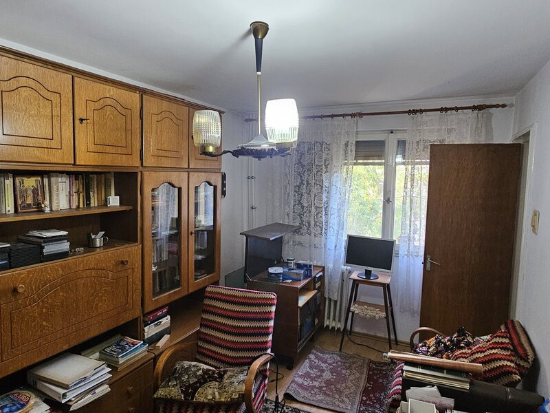 Apartament 3 Camere - Semidecomandat - Zona DRUMUL TABEREI