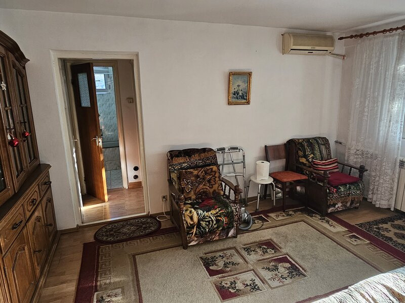 Apartament 3 Camere - Semidecomandat - Zona DRUMUL TABEREI