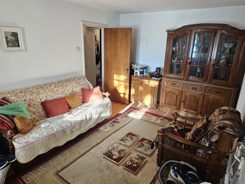 Apartament 3 Camere - Semidecomandat - Zona DRUMUL TABEREI