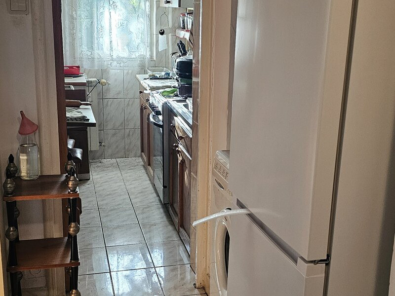 Apartament 3 Camere - Semidecomandat - Zona DRUMUL TABEREI