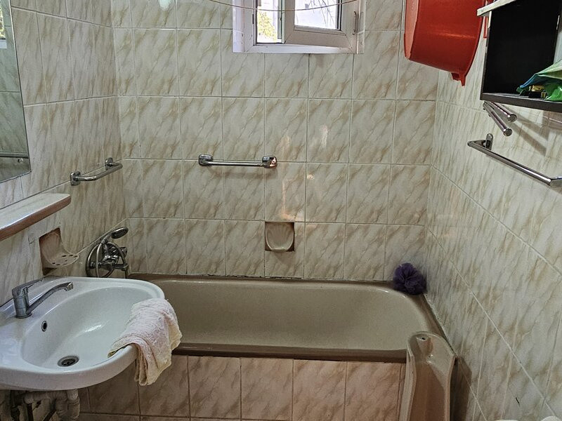 Apartament 3 Camere - Semidecomandat - Zona DRUMUL TABEREI
