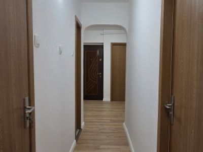 Apartament 3 camere decomandat Ramnicul Sarat