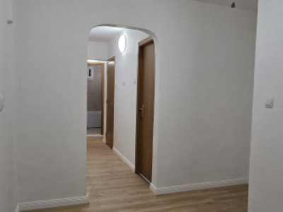 Apartament 3 camere decomandat Ramnicul Sarat