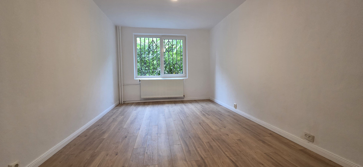 Apartament 3 camere decomandat Ramnicul Sarat