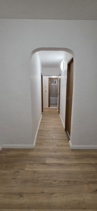 Apartament 3 camere decomandat Ramnicul Sarat