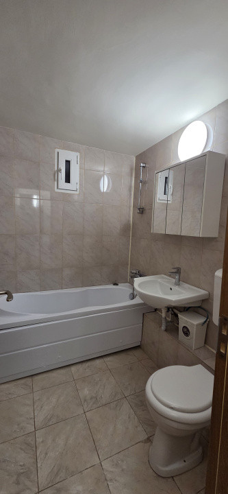 Apartament 3 camere decomandat Ramnicul Sarat