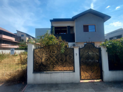 Casa individuala de vanzare- zona Fundeni