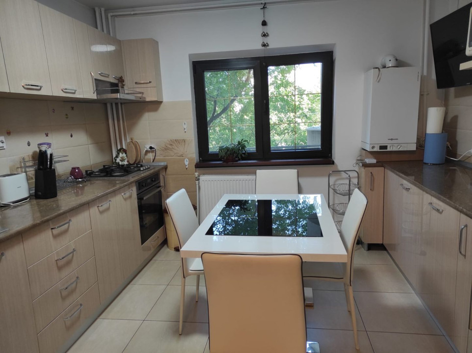 Apartament 3 camere decomandate-Mall Vitan