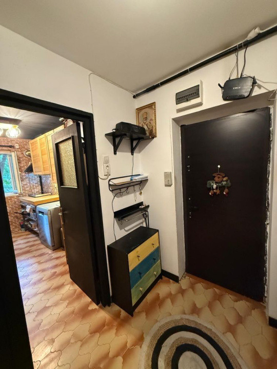 Apartament 4 camere-semidecomandat-zona Drumul Taberei