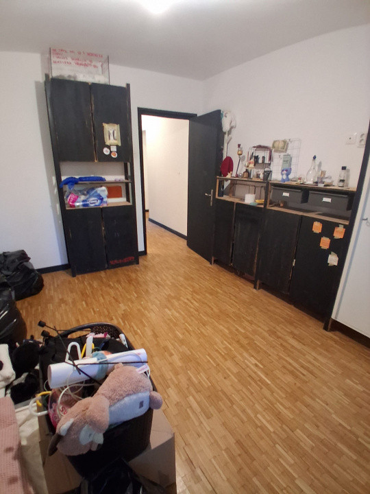 Apartament 4 camere-semidecomandat-zona Drumul Taberei