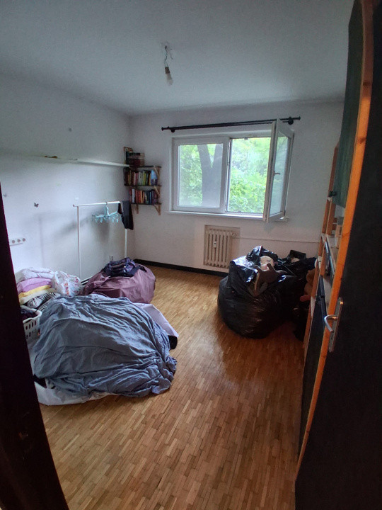 Apartament 4 camere-semidecomandat-zona Drumul Taberei