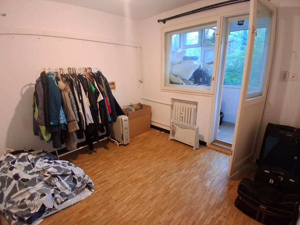 Apartament 4 camere-semidecomandat-zona Drumul Taberei