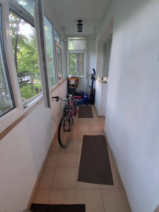 Apartament 4 camere-semidecomandat-zona Drumul Taberei