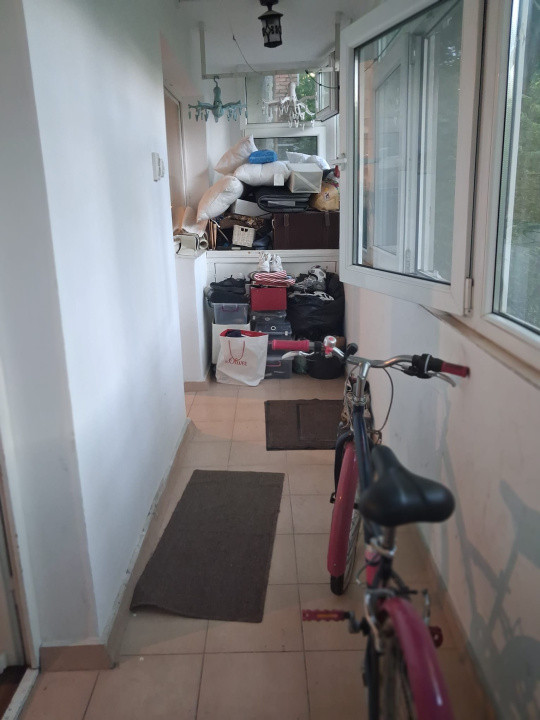 Apartament 4 camere-semidecomandat-zona Drumul Taberei