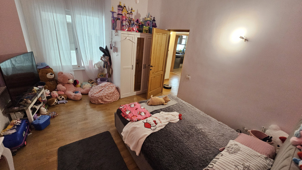 Apartament 5 camere+Terasa 120 mp+garaj -zona - Primaria Sector 1 -Banu Manta