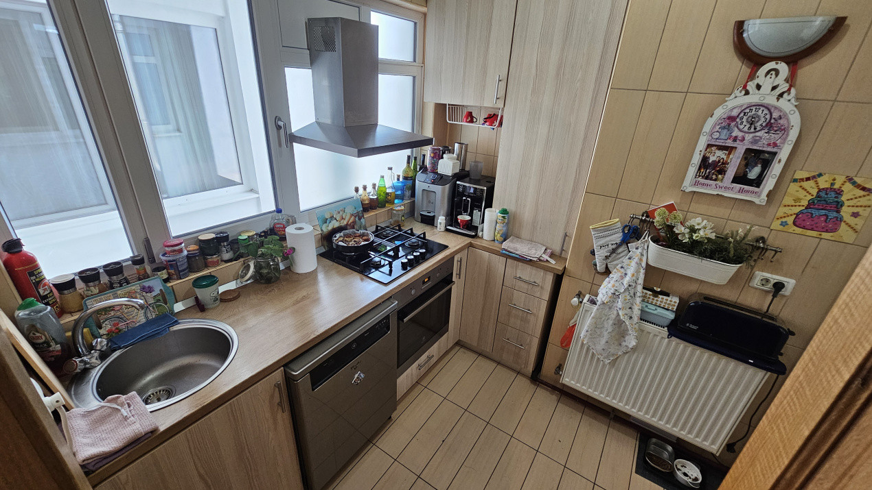 Apartament 5 camere+Terasa 120 mp+garaj -zona - Primaria Sector 1 -Banu Manta