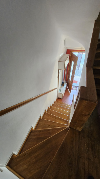 Casa -4 camere -zona Vatra Luminoasa