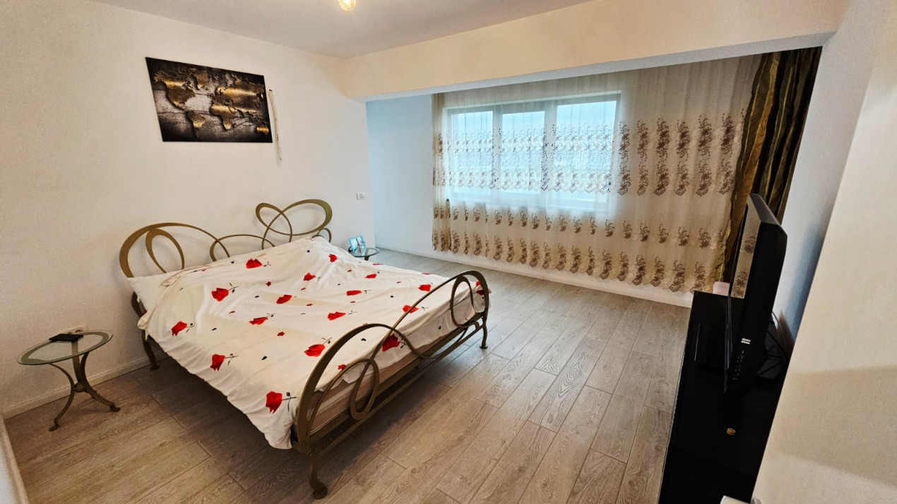 Apartament modern cu 4 camere, decomandat, în zona Piața Presei Libere