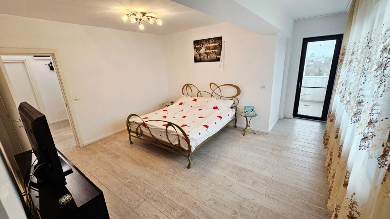 Apartament modern cu 4 camere, decomandat, în zona Piața Presei Libere