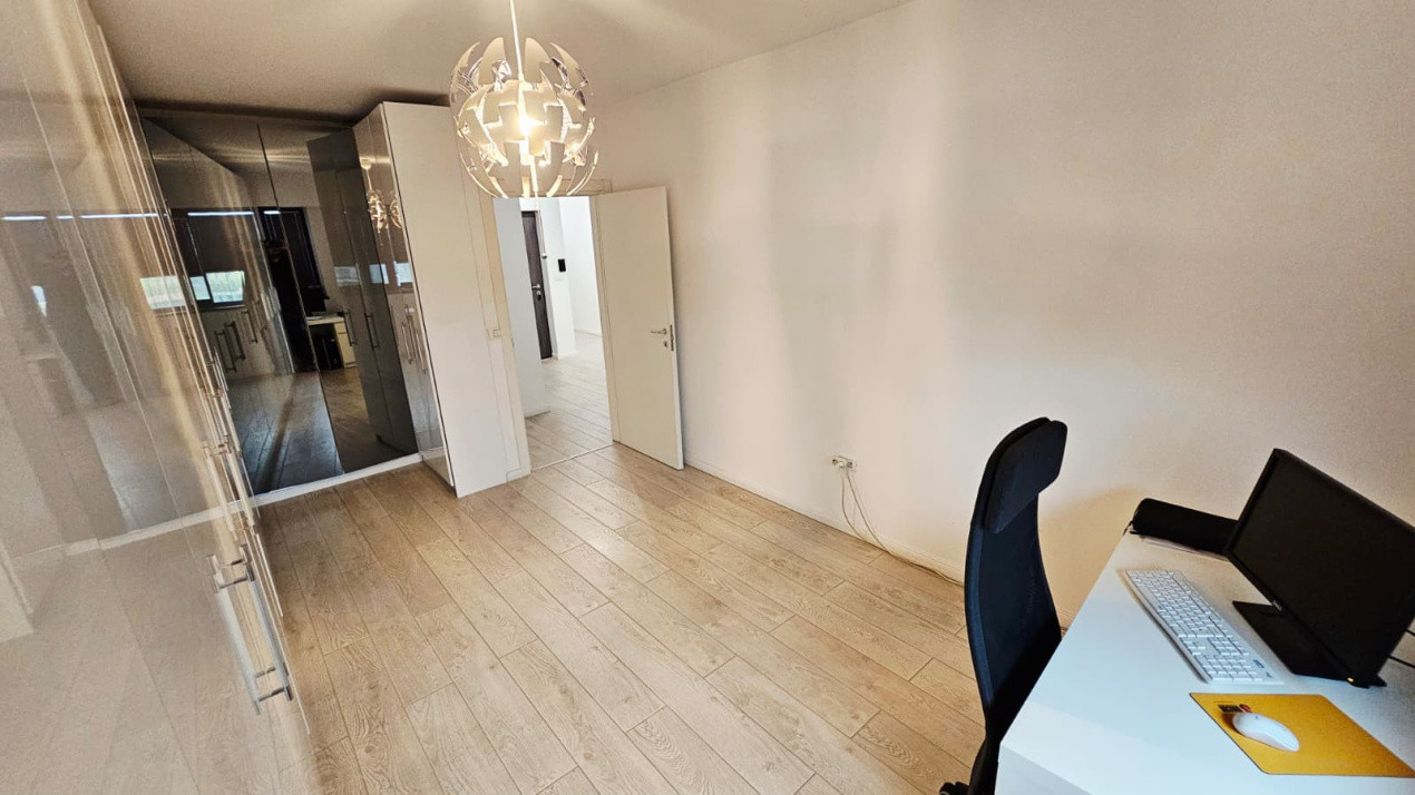 Apartament modern cu 4 camere, decomandat, în zona Piața Presei Libere