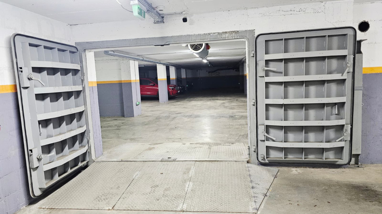 Apartament modern cu 4 camere, decomandat, în zona Piața Presei Libere