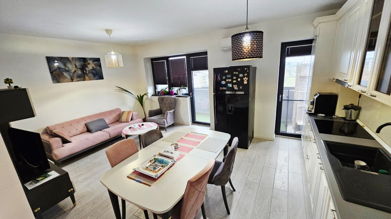 Apartament modern cu 4 camere, decomandat, în zona Pajura / Piața Presei Libere 