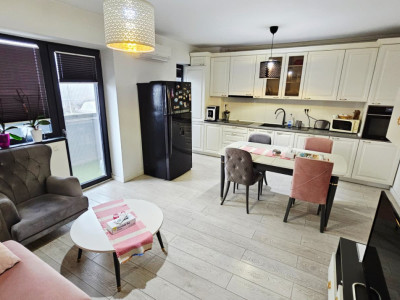 Apartament modern cu 4 camere, decomandat, în zona Pajura / Piața Presei Libere 