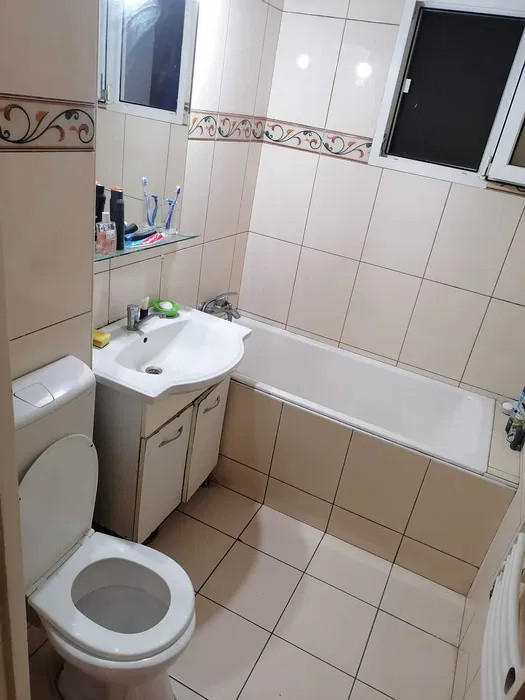 Apartament 3 camere - semidecomandat - Titan 