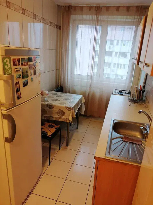 Apartament 3 camere - semidecomandat - Titan 