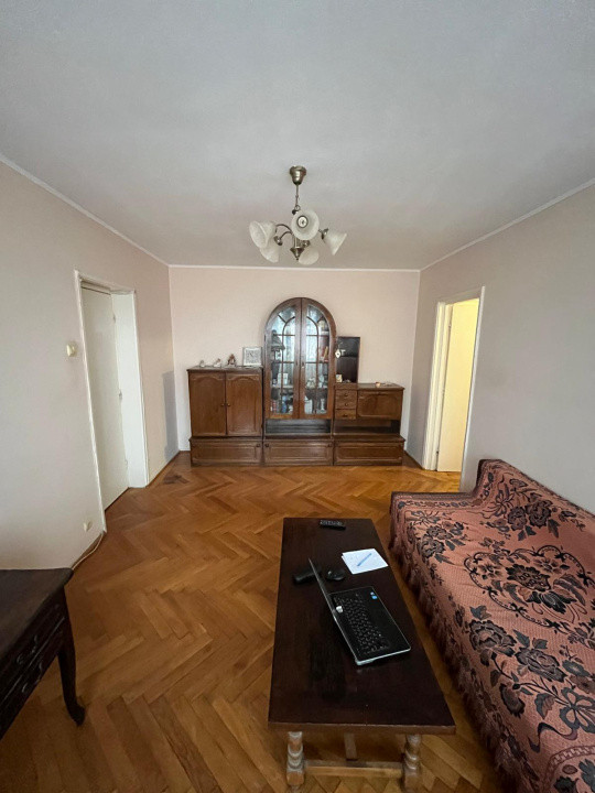 Apartament 3 camere - semidecomandat - Titan 