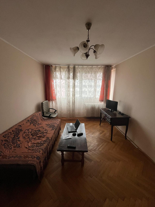 Apartament 3 camere - semidecomandat - Titan 