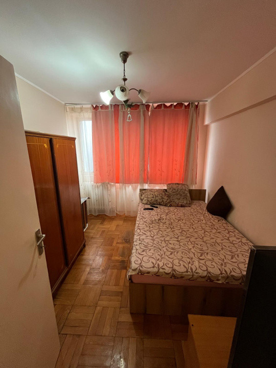 Apartament 3 camere - semidecomandat - Titan 