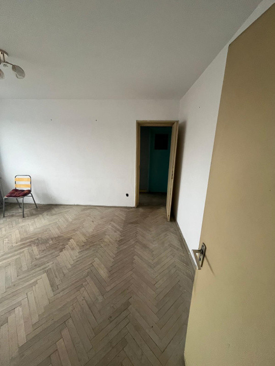 Apartament -3 camere - semidecomandat - Titan 