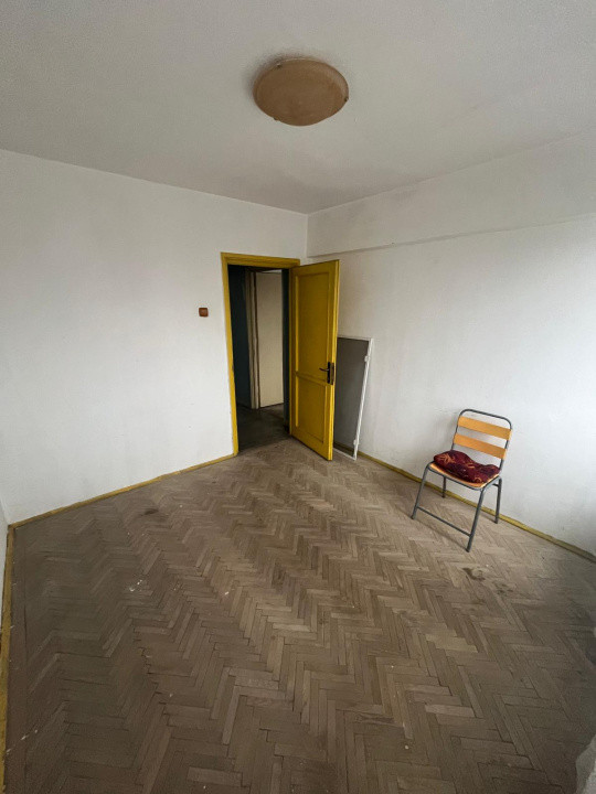 Apartament -3 camere - semidecomandat - Titan 