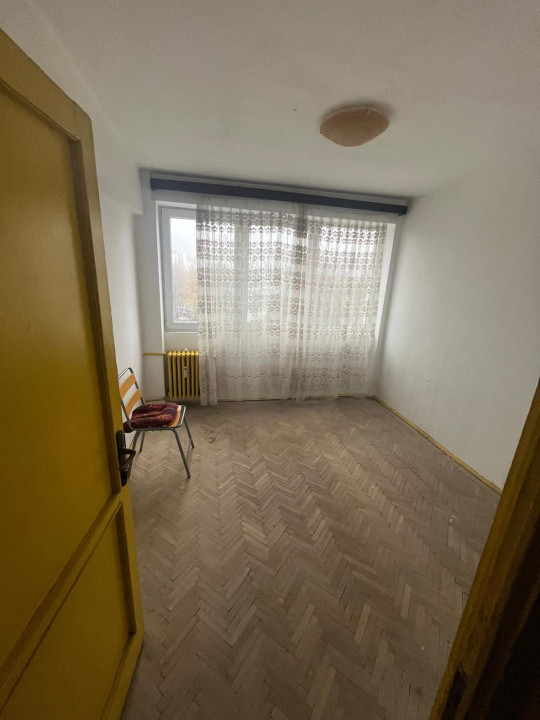 Apartament -3 camere - semidecomandat - Titan 