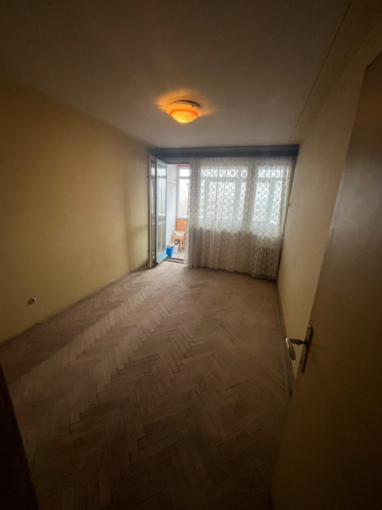 Apartament -3 camere - semidecomandat - Titan 