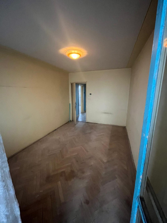 Apartament -3 camere - semidecomandat - Titan 