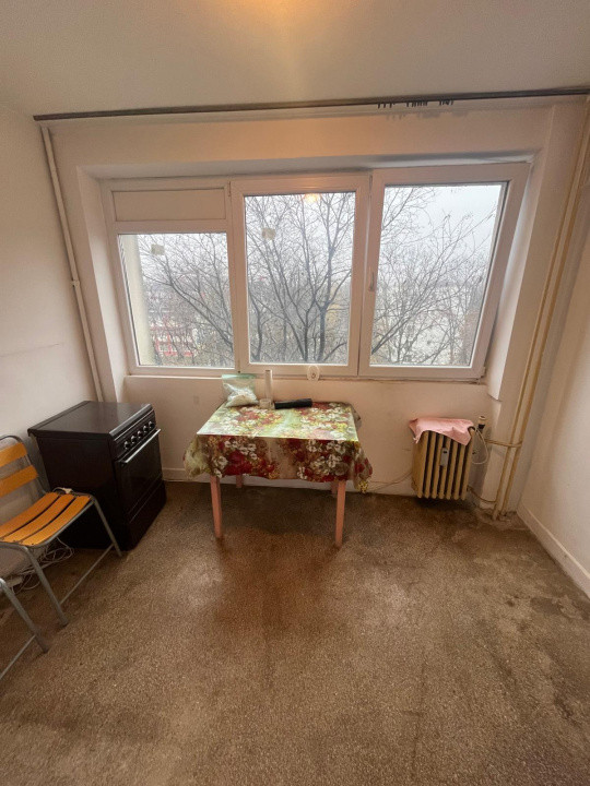 Apartament -3 camere - semidecomandat - Titan 