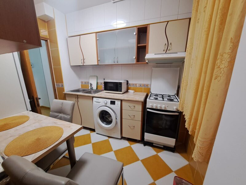 Apartament 3 camere , semidecomandat , Soseaua Mihai Bravu - Iancului