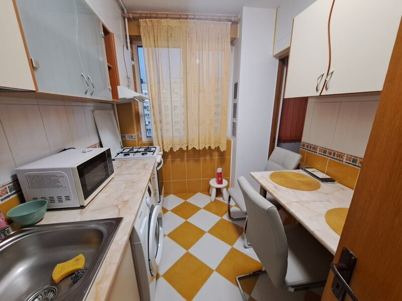 Apartament 3 camere , semidecomandat , Soseaua Mihai Bravu - Iancului