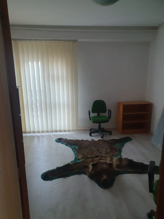 Apartament spațios -4 camere-decomandat-Bulevardul Unirii –Palatul Parlamentului